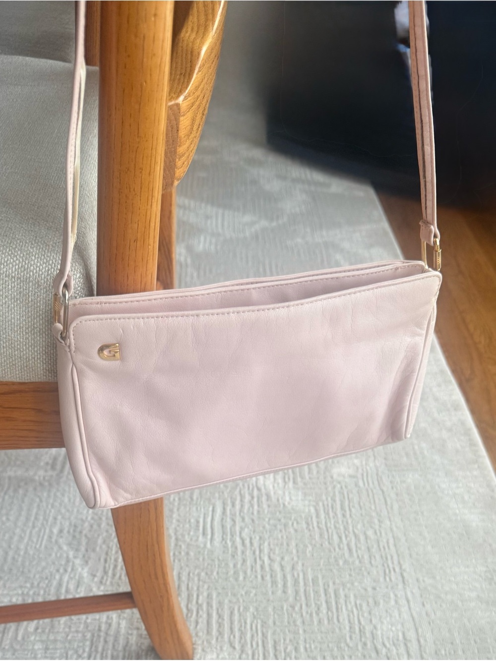 Minimalist design
Pale Pink Blush
Crossbody bag
Soft leather